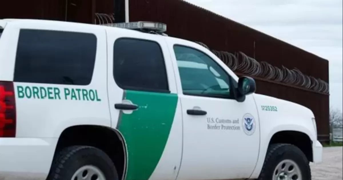 Traficantes abandonan a 3 niños en el desierto en Eagle Pass