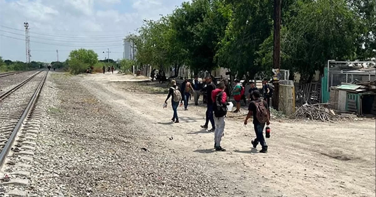 Llega caravana de más de 200 migrantes a Piedras Negras en el tren