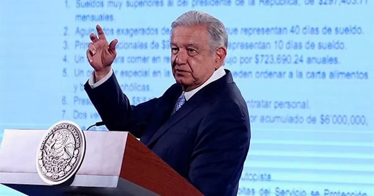 López Obrador exhibió 40 ‘privilegios’ de los ministros de la Corte, los cuales fueron recopilados por el senador Ricardo Monreal