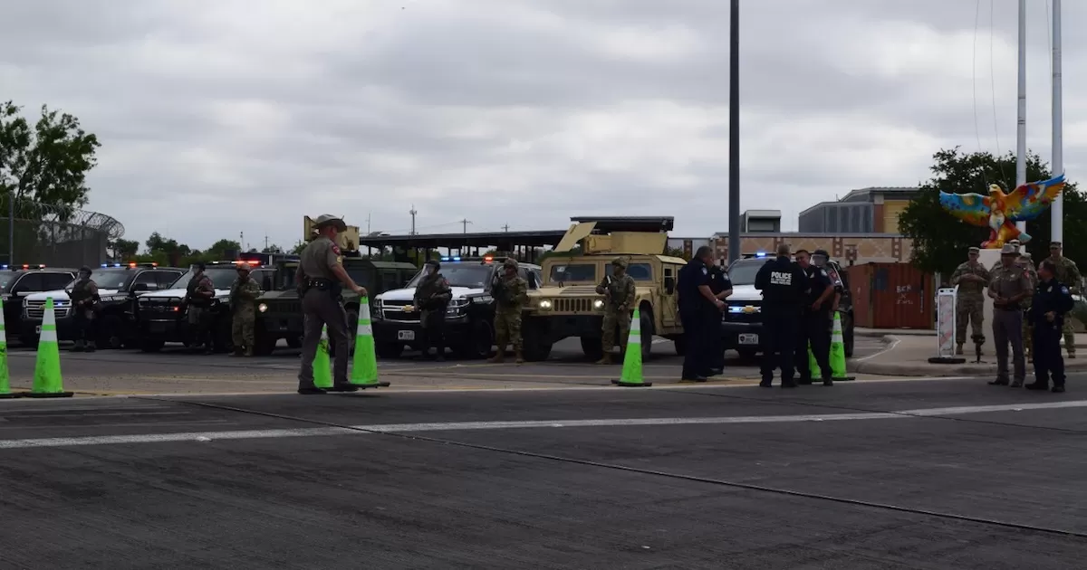 Por cruces masivos de migrantes pueden cerrar puentes de EP: CBP