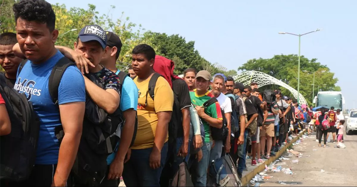 INM inicia traslado de migrantes para tramitar forma migratoria; temen engaño de México y EU para ser deportados