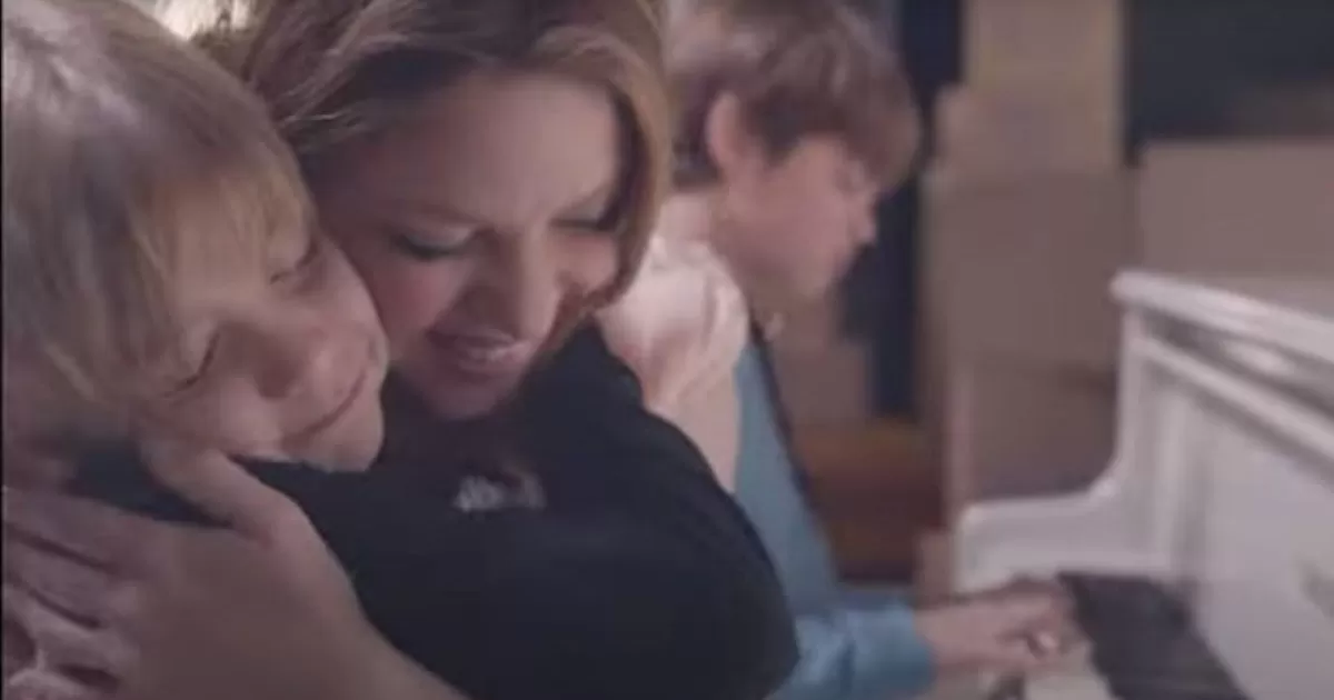 Shakira lanza el video oficial de ‘Acróstico’ en donde sus hijos Sasha y Milán participan