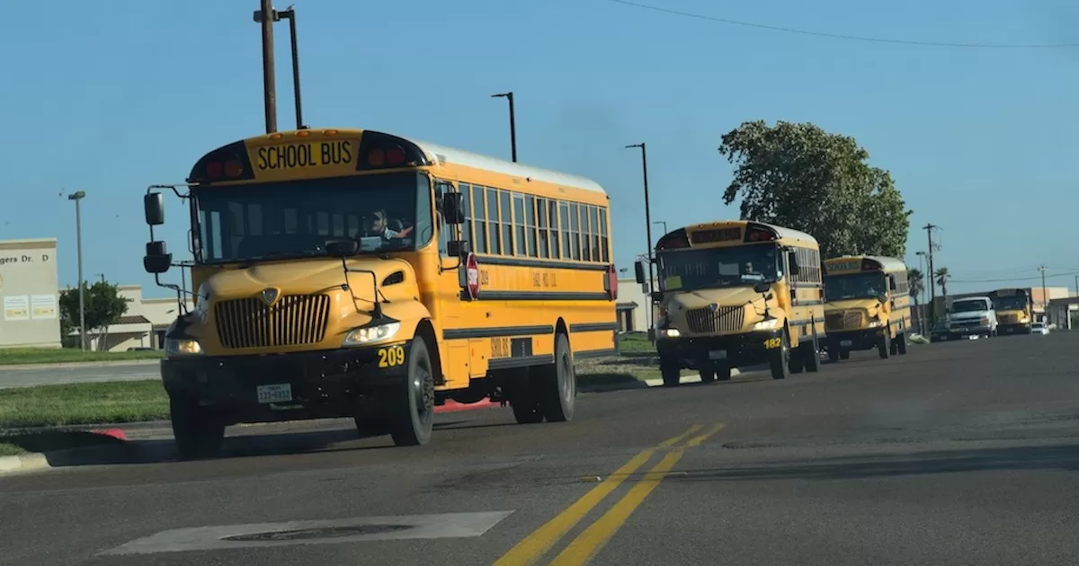 No cancelarán clases ni graduaciones por amenazas en Eagle Pass