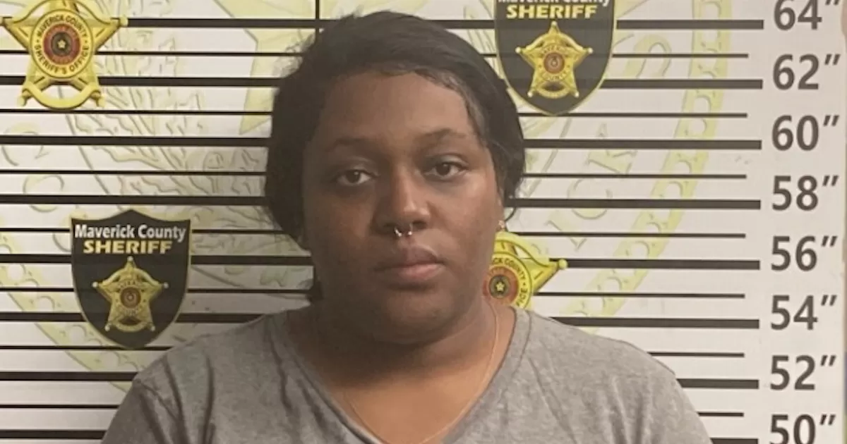 Mujer de Houston llevaba a cuatro migrantes; la arrestan