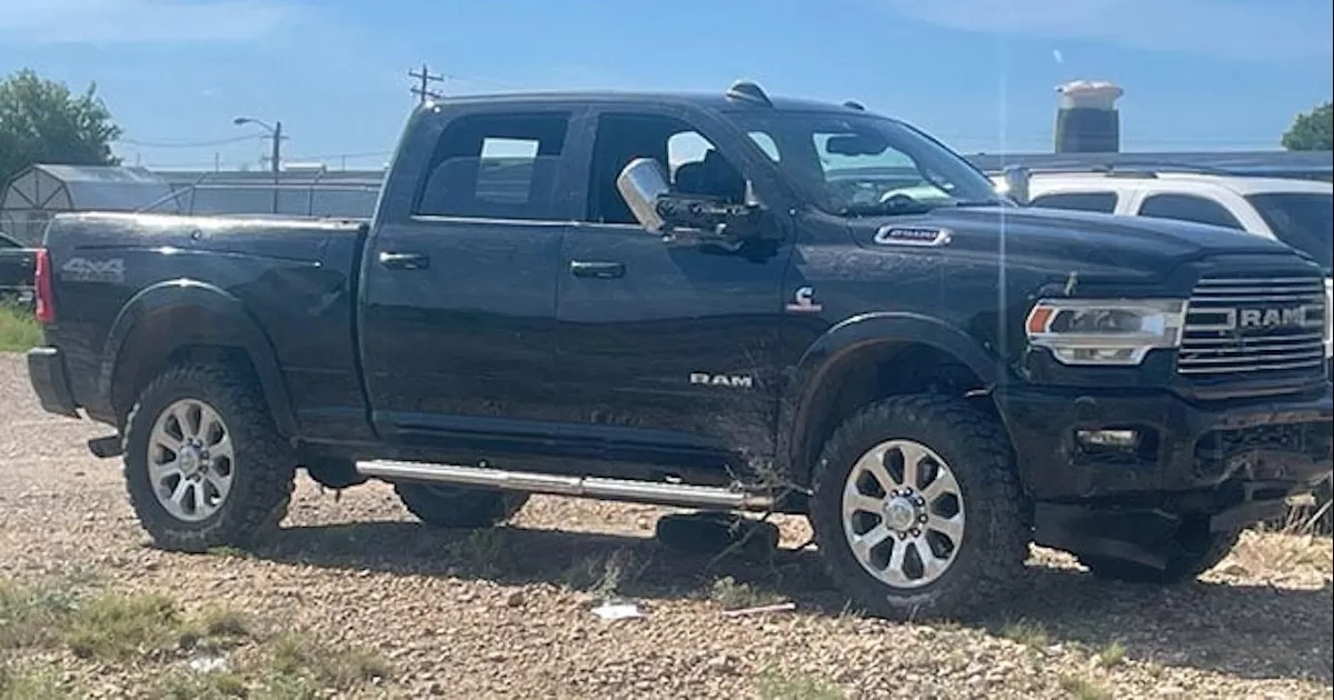 Tras persecución ubican camioneta robada en Austin