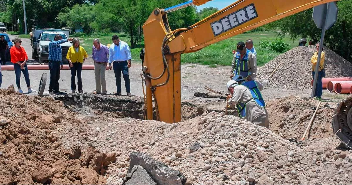Personal de SIMAS realiza la obra en el cruce de la calle Bustamente con el Bordo Sur