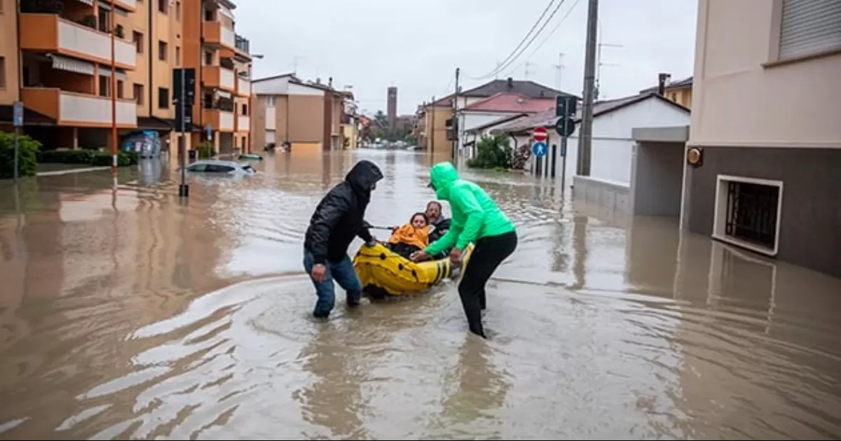 Continúan las labores de limpieza y recontrucción en las zonas afectadas, con los desplazamientos de tierra como mayor riesgo