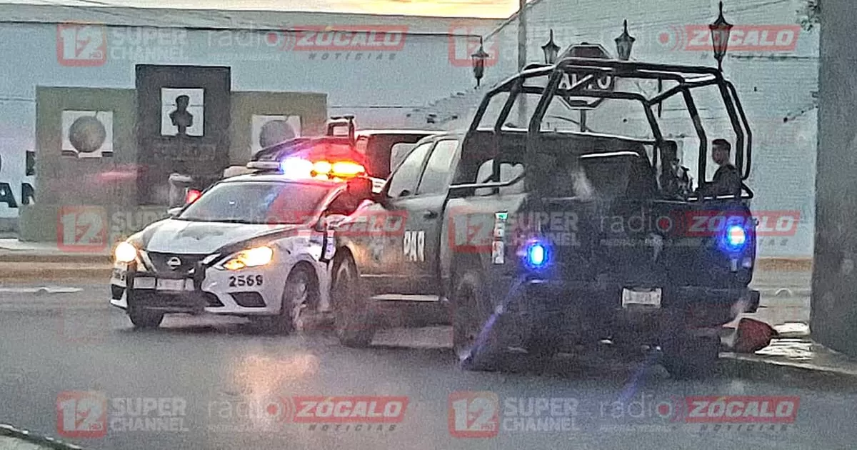 Detienen a joven tras ser sorprendido grafiteando pared de PAR; es obligados a reparar daños