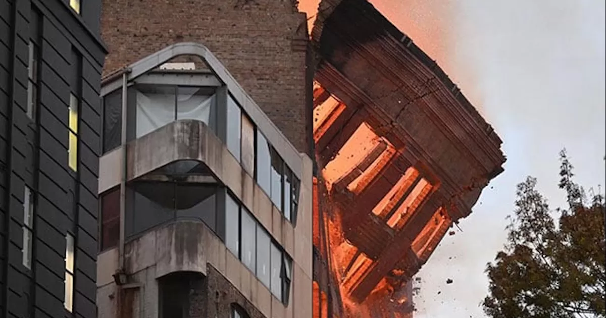 Las imágenes captadas por el Servicio de Incendios y Rescate del estado de Nueva Gales del Sur mostraron la dramática caída