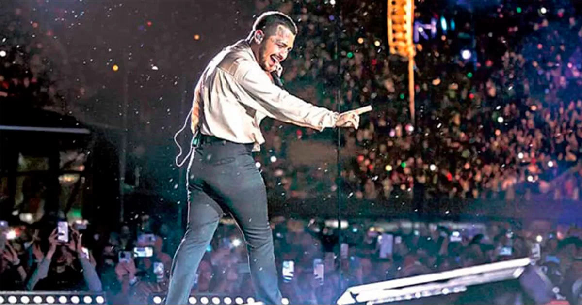 El intérprete nacido en Caborca, Sonora logró hacer historia en el Foro Sol y cantó casi durante tres horas