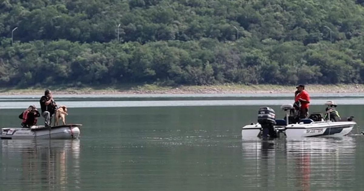 El cuerpo fue hallado a unos 100 metros de la orilla de la presa y a una profundidad de 6 metros