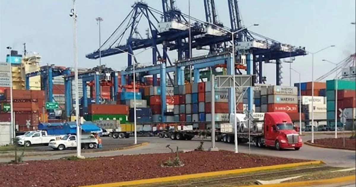 Testimonios de agentes aduanales y autoridades locales han revelado las presiones y acoso de los criminales