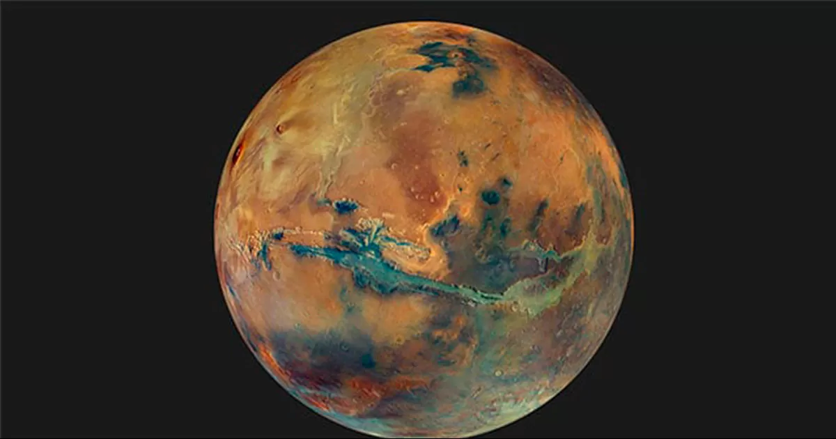 La nueva fotografía publicada hoy es un mosaico de imágenes que revela el color y la composición del planeta