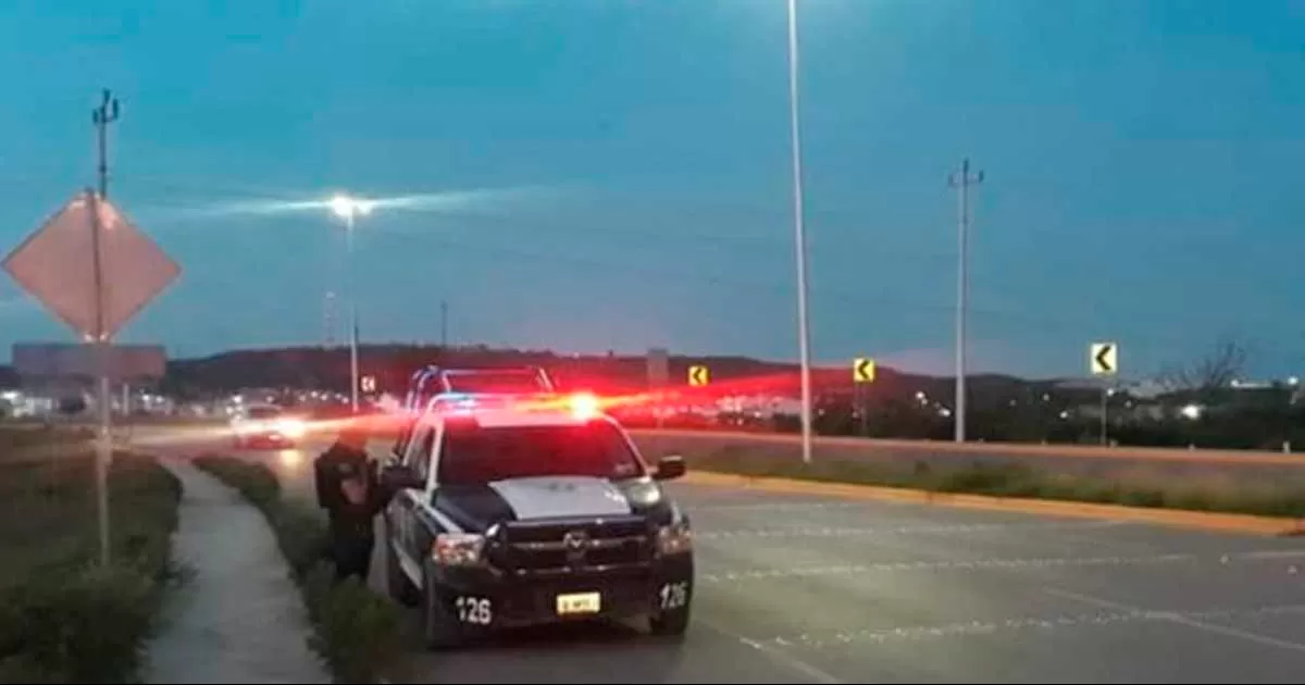 Hombre intoxicado comenzó a escandalizar en las calles del fraccionamiento Santa Rosa durante la mañana de este viernes