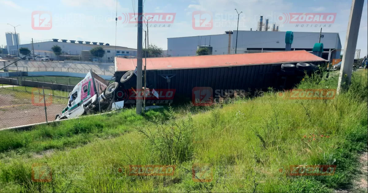 Afortunadamente no se reportaron lesionados como resultado de este accidente.