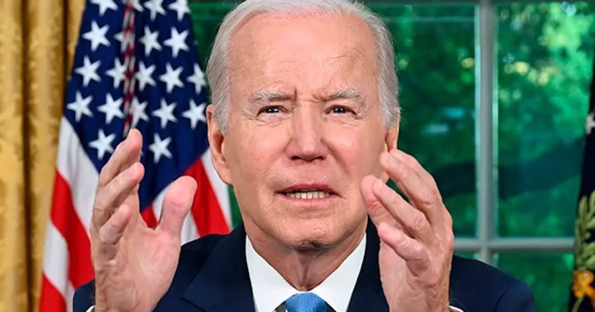 Biden firma el acuerdo para elevar el techo de deuda de EU hasta 2025