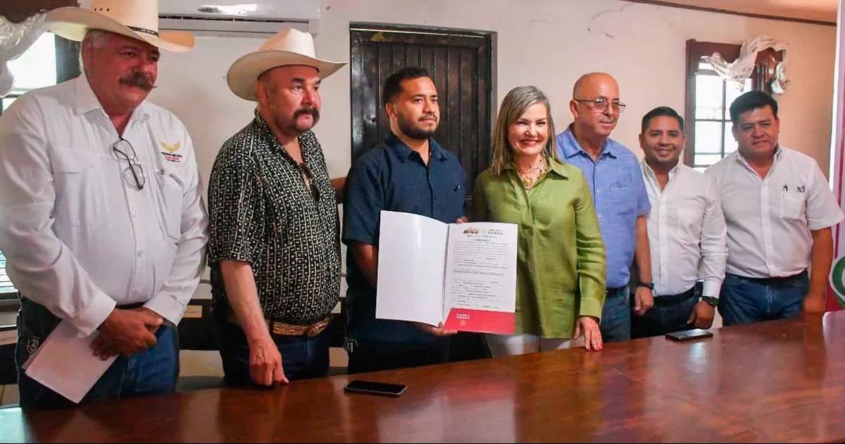 Alcaldesa entrega certificados parcelarios a 50 ejidatarios de Piedras Negras