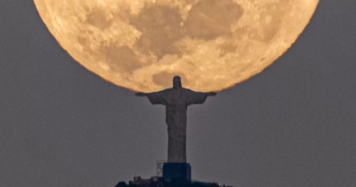 El fotógrafo Leonardo Sens esperó para poder tomar la icónica imagen, que se ha vuelto viral en redes sociales.