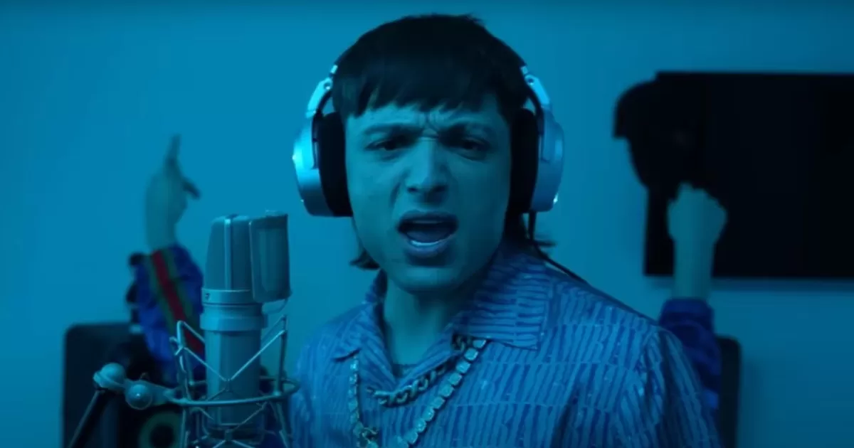 Peso Pluma arma duelo de 'Rosas Pastel' en Spotify