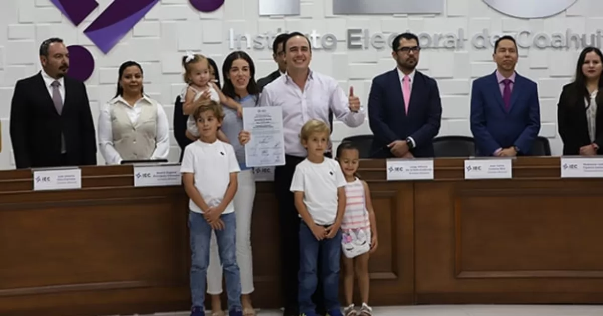 IEC entrega constancia de mayoría a Manolo Jiménez en elecciones para gubernatura