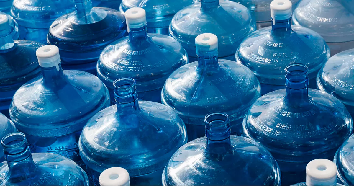 Por ola de calor se dispara en casi 100% el consumo de agua embotellada y hielo