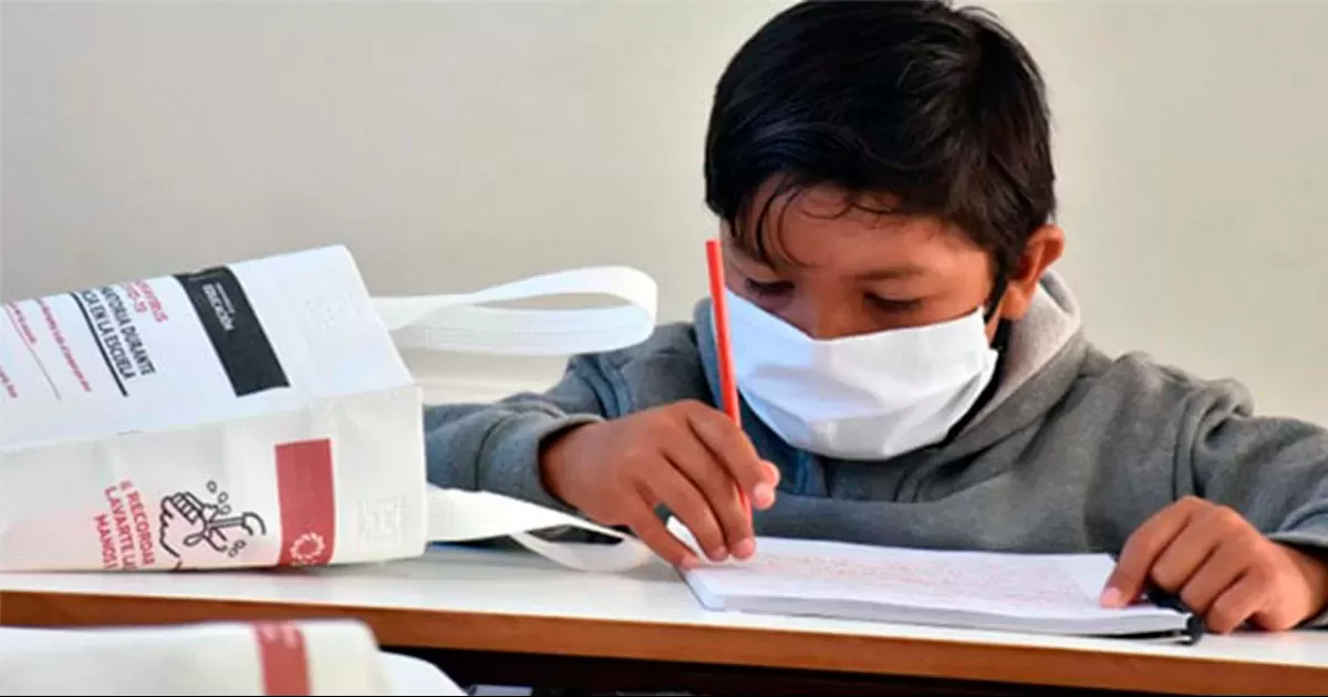 Hay ciertos criterios por los que se recomienda que los alumnos de nivel básico sigan usando cubrebocas