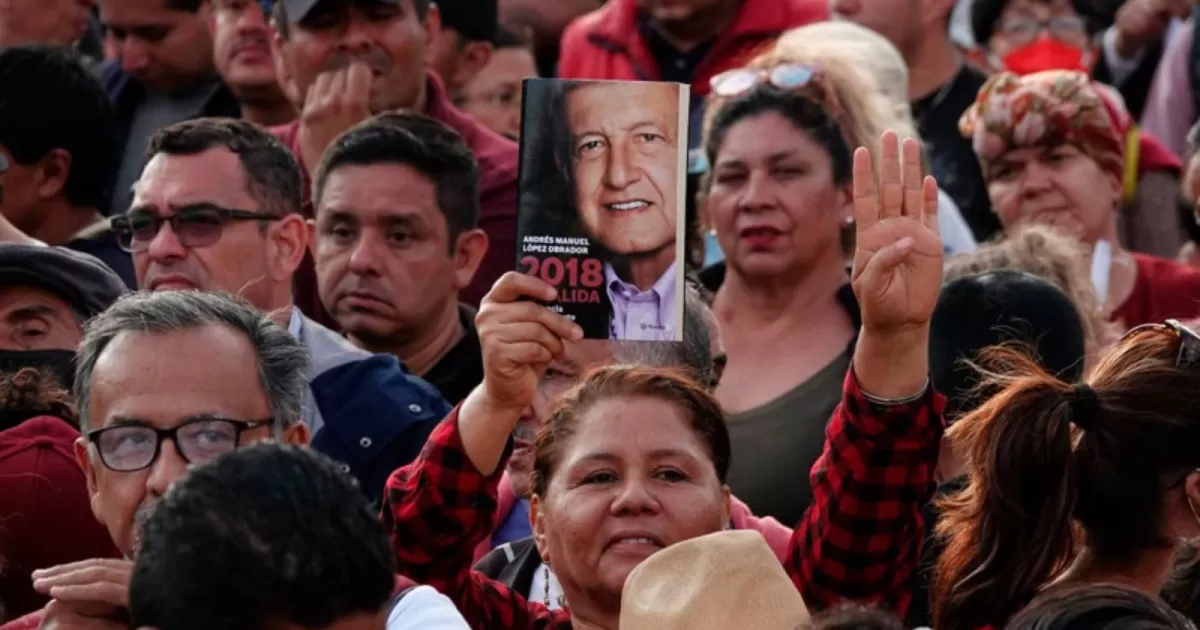 López Obrador llama a evitar porras a favor de 'corcholatas' en festejo del 1 de julio