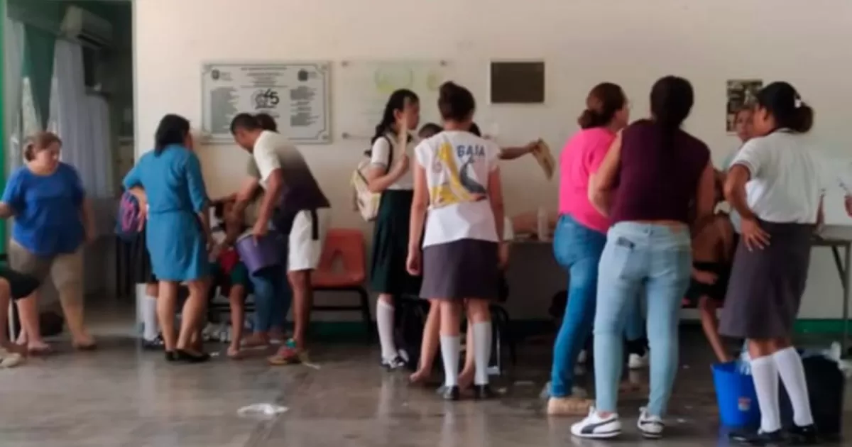 Estudiantes sufren desmayos por ola de calor en Veracruz