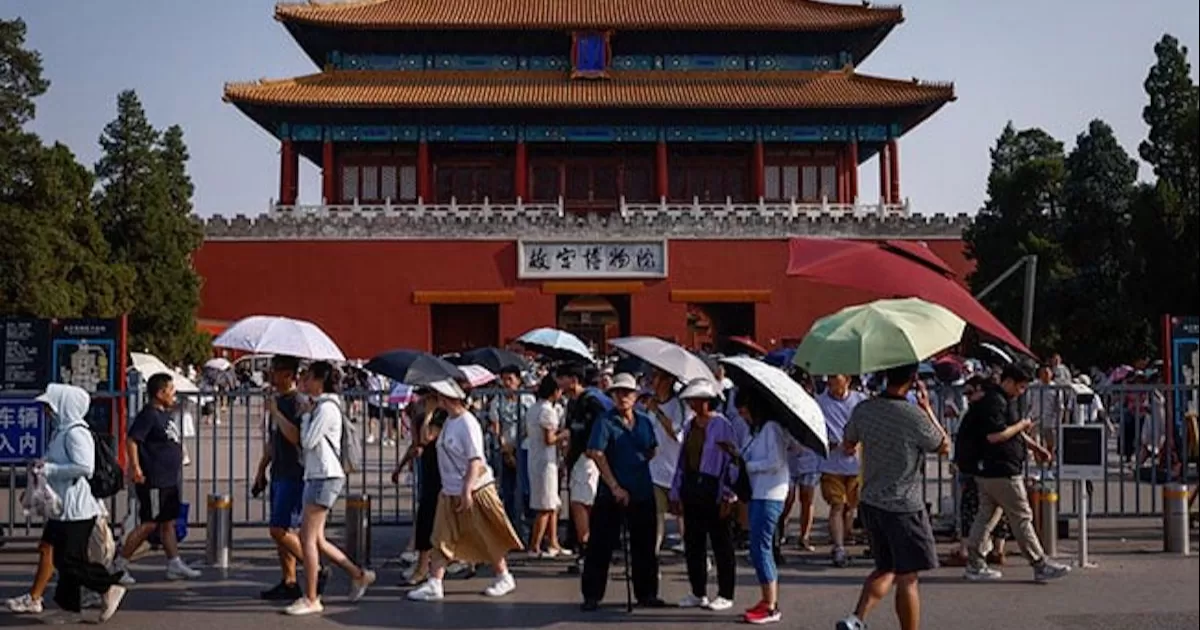 Las autoridades de Pekín elevaron hoy de naranja a roja la alerta por altas temperaturas