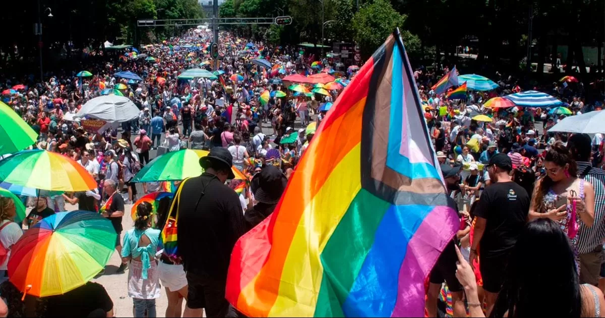 Los derechos que ha ganado la comunidad LGBT+ están amenazados por una ola de discursos de odio promovidos por la derecha, alertan activistas.