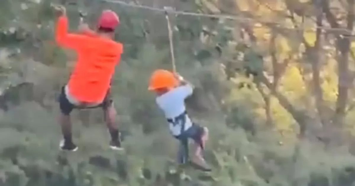 El niño corrió con la suerte de haber caído en un lago artificial, lo que aminoró de forma significativa el impacto