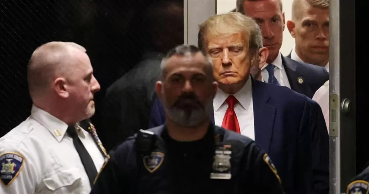 Aplazan la audiencia de procesamiento del asistente militar de Trump