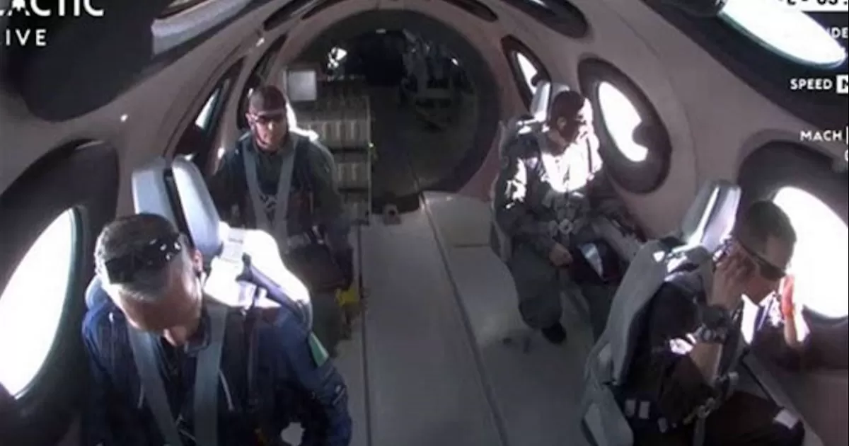 Logra Virgin Galactic su primer vuelo espacial comercial; un importante hito