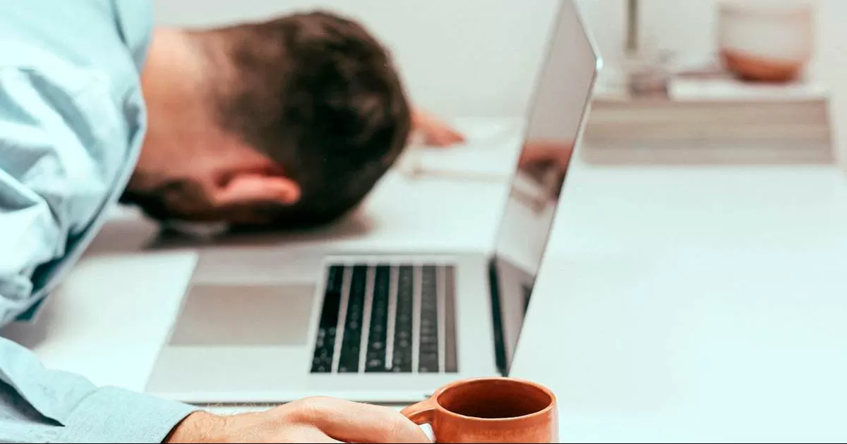 El estrés laboral te vuelve lento y daña la productividad, advierten expertos