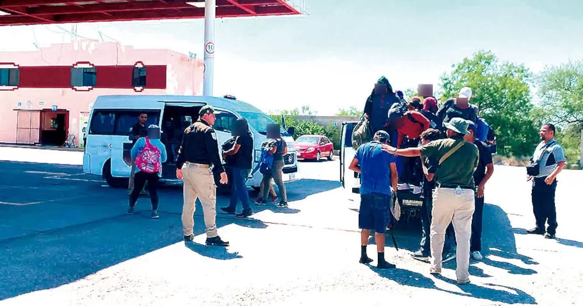 Llegan migrantes por tren, autobús y en tráileres a PN