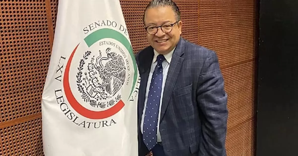 Víctor Gutiérrez se registra para candidatura presidencial del Frente Amplio