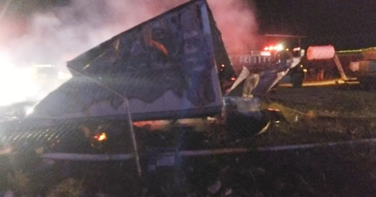 Elementos de bomberos de Piedras Negras acudieron y sofocaron el incendio en el lugar.