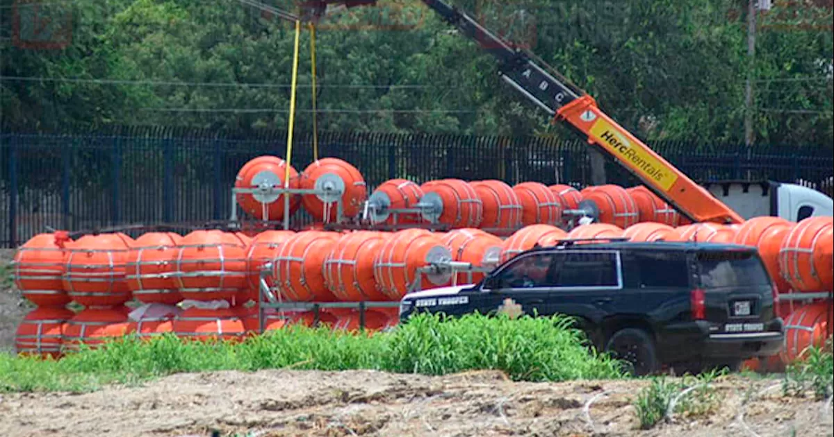 Llegan boyas a Eagle Pass para muro flotante fronterizo