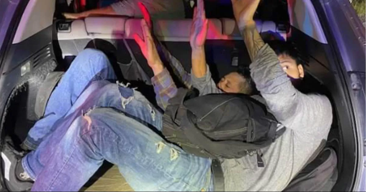 Encajuelados transportan a 4 migrantes mexicanos