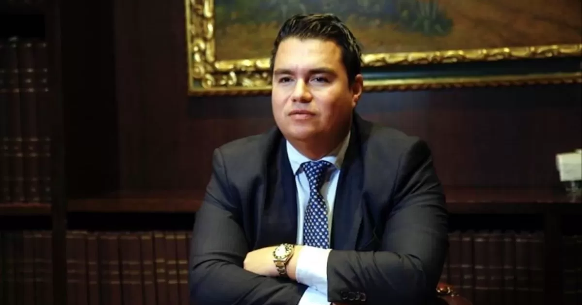 "Me estoy deslindando totalmente de los tinacos, una cosa son los de Educación, y otra son los de la Secretaría de Igualdad", dijo el exfuncionario.