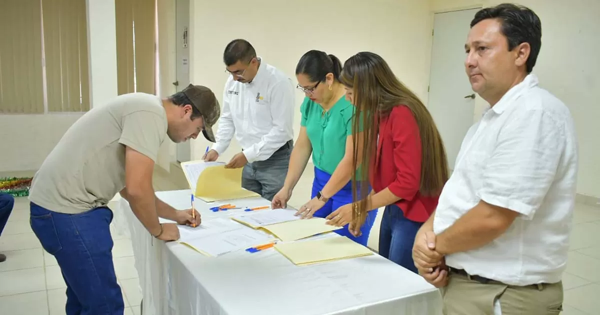 Realizan firma de escrituras en Nava