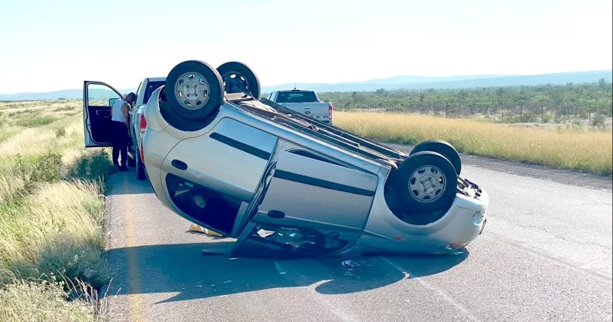 Tripulantes trabajan para una agencia de viajes