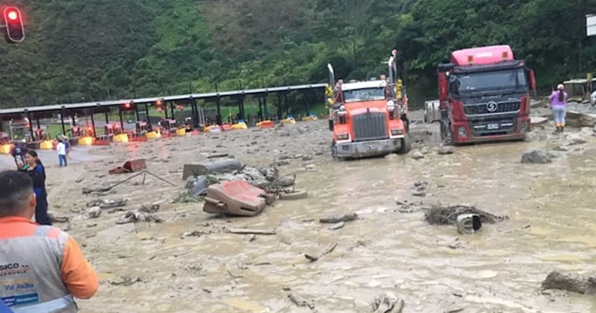 Deslizamiento de tierra deja 8 muertos en Colombia; graban momento exacto del accidente