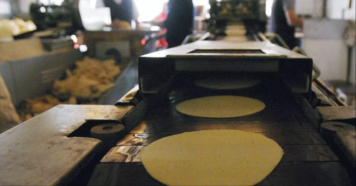 AMLO llama a empresarios del maíz a mantener precios justos para bajar la inflación