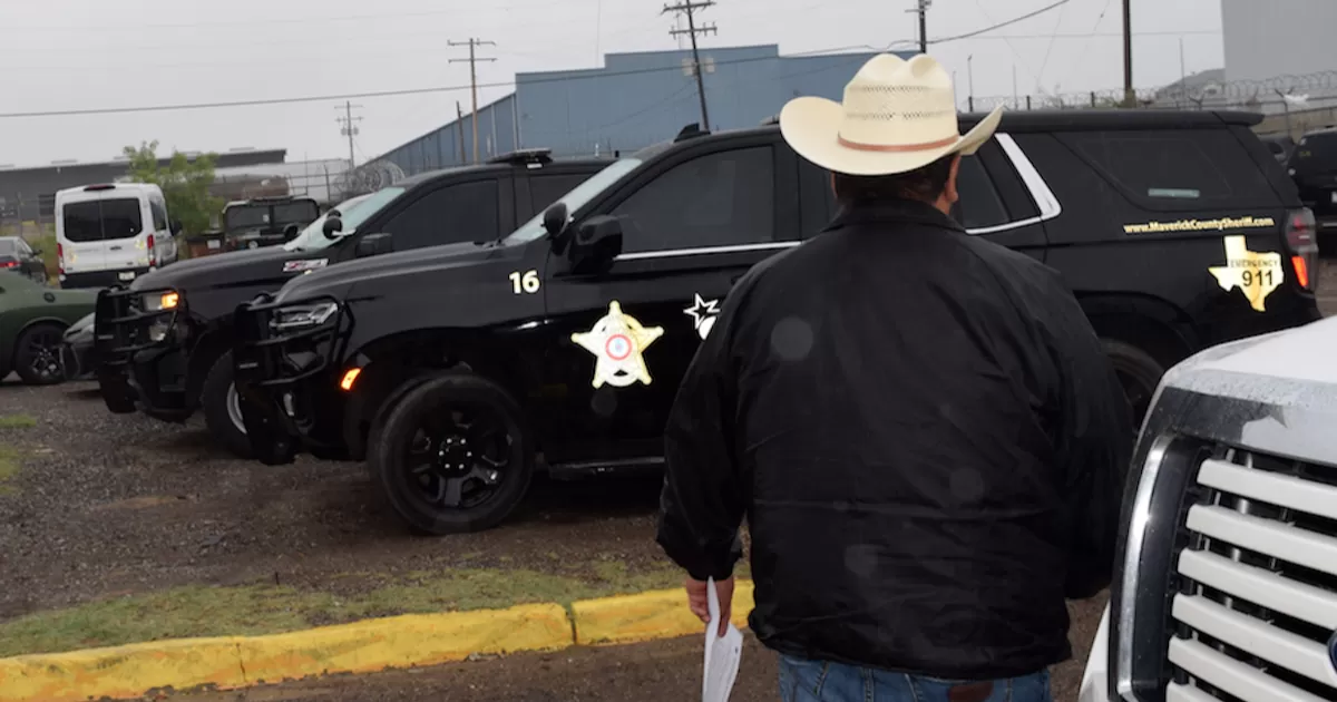 La división de los detectives revisan el área para detectar cámaras domiciliarias que hayan captado al o los posibles responsables.