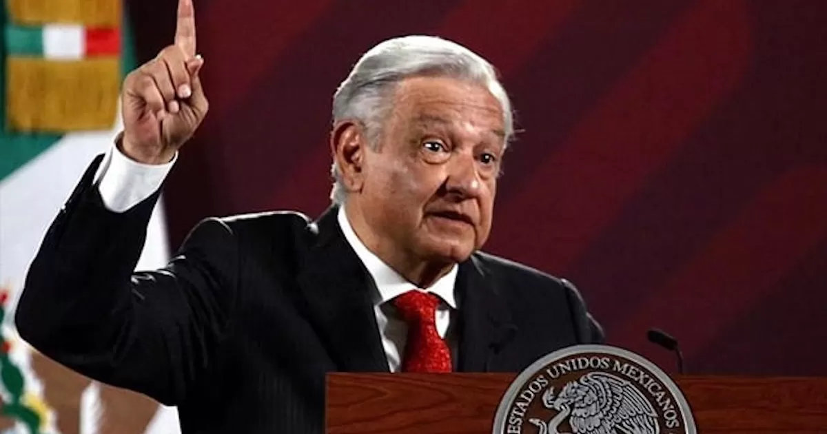 AMLO se lanzó contra empresas de industria petrolera por 'falta de profesionalismo' que ocasiona accidentes y amagó con quitar contratos.