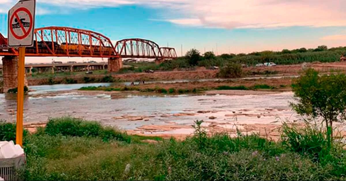 Rescatan a bebé que se atoró en cerca de púas