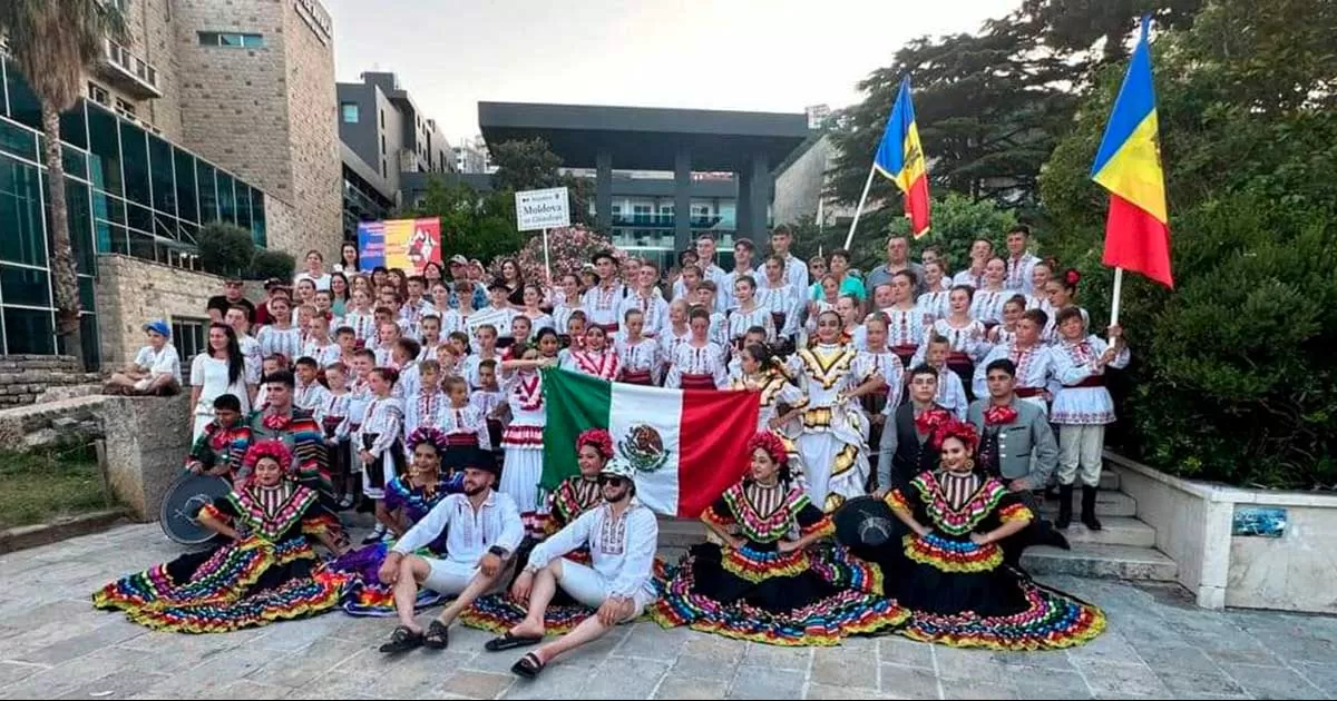 El grupo de danza enamoró al público y ondeó la bandera mexicana en cinco países europeos.