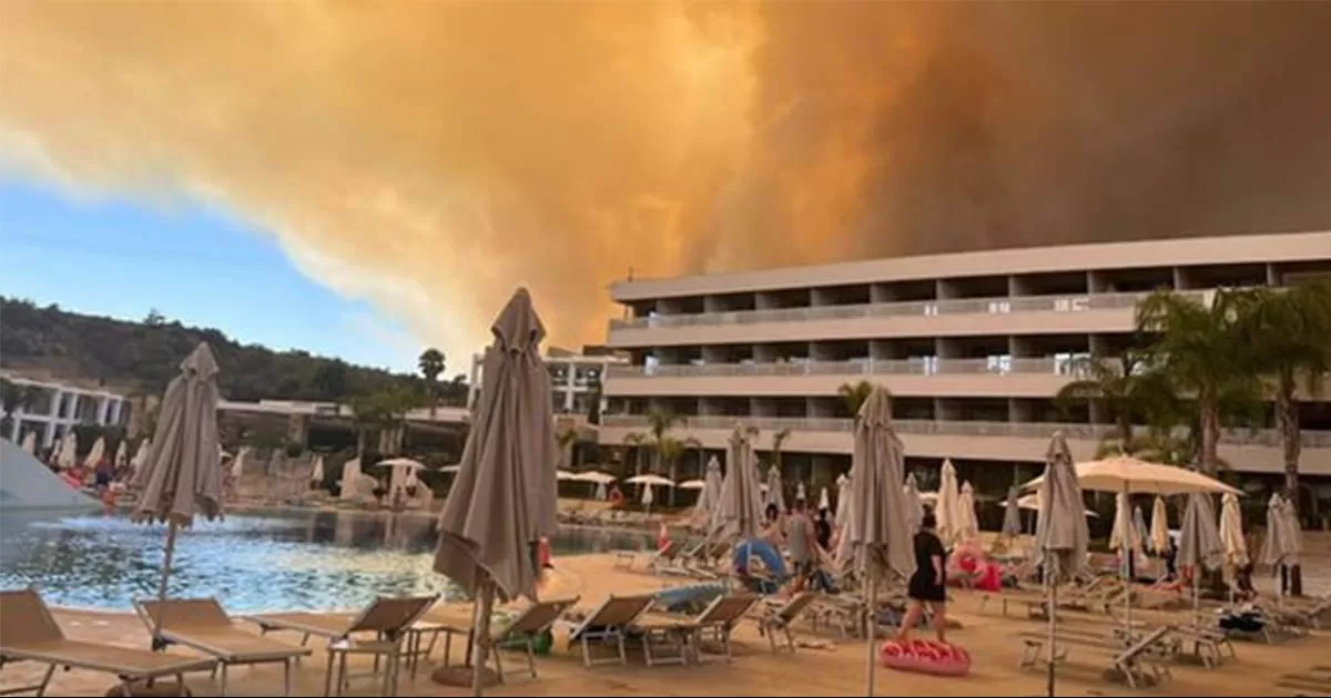 El incendio de Rodas, en el sureste del Egeo, cerca de la costa turca, obligó a las autoridades a evacuar hasta ahora unas 19 mil personas