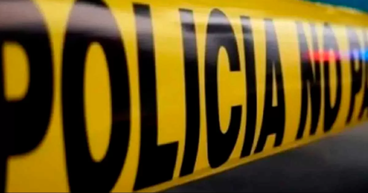 Varios elementos de Servicios Periciales acudieron al ejido para comenzar con las investigaciones y levantar el cuerpo.